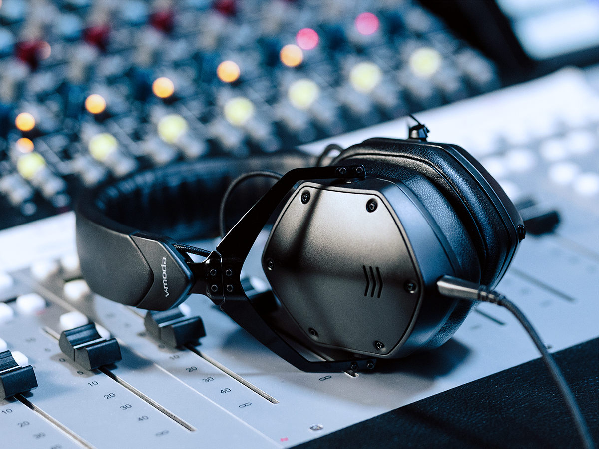 V Moda Enters The Studio Market With M 0 Professional Studio Headphones Audioxpress