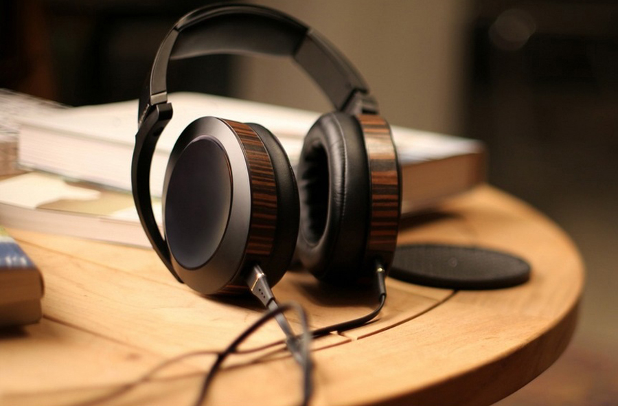 Audeze introduces EL 8 Planar Magnetic Headphones at CES 2015